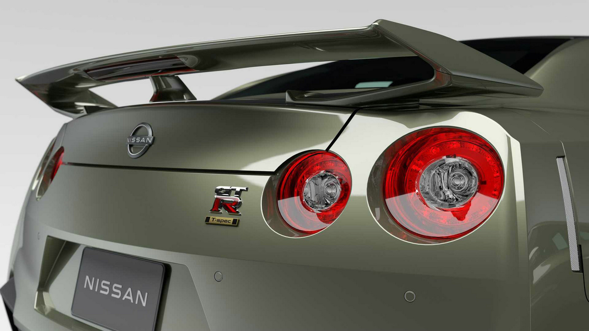 2024-nissan-gt-r-premium-edition-t-spec (2).jpg