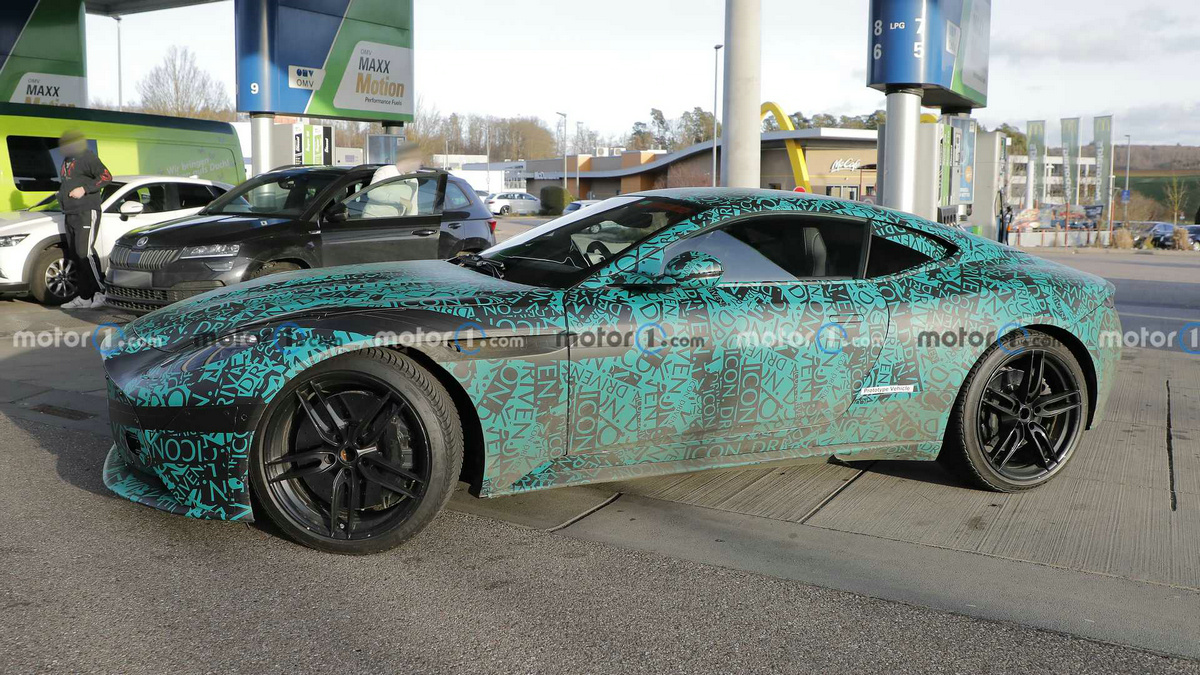 aston-martin-db12-side-view-spy-photo (2).jpg