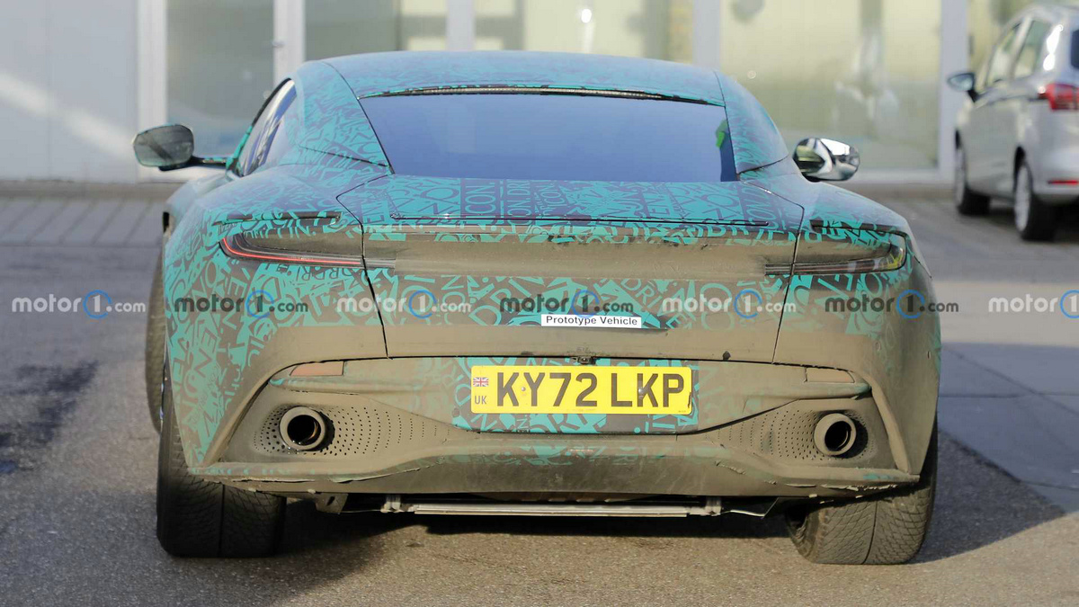 aston-martin-db12-side-view-spy-photo (5).jpg
