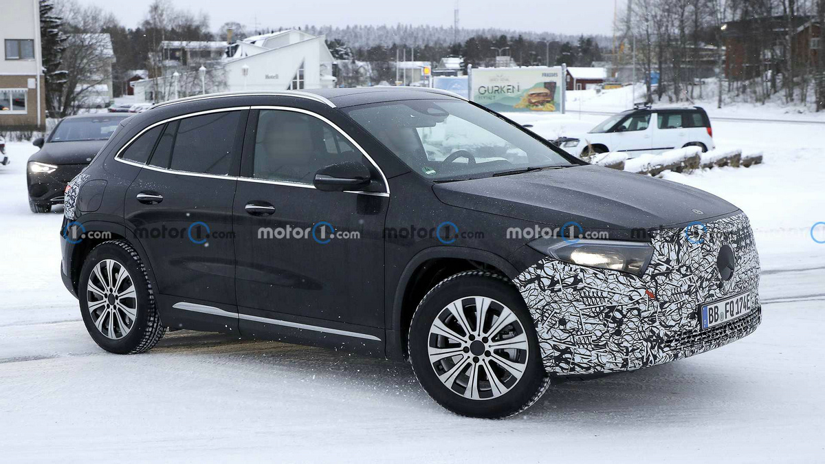 mercedes-eqa-facelift-spy-photos (2).jpg
