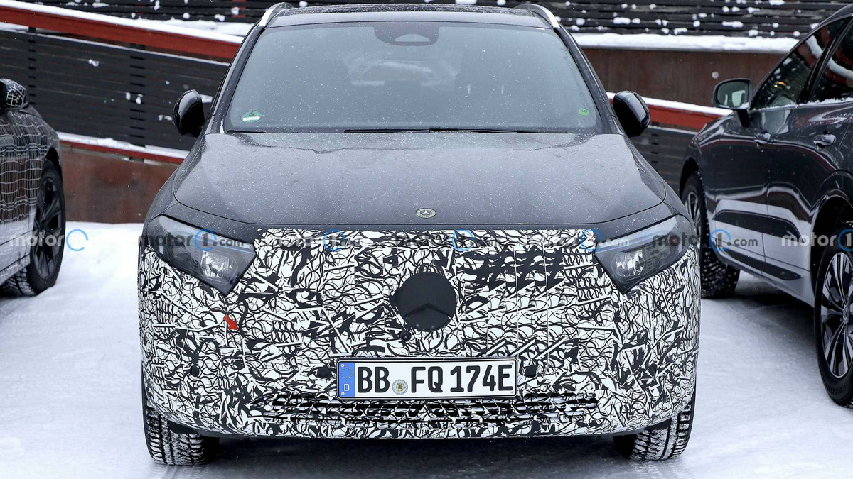 mercedes-eqa-facelift-spy-photos (6).jpg