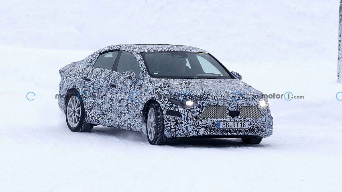 mercedes-eqa-sedan-spy-photo (4).jpg