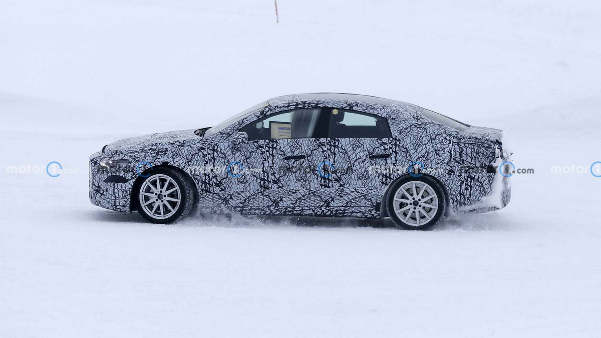 mercedes-eqa-sedan-spy-photo (2).jpg