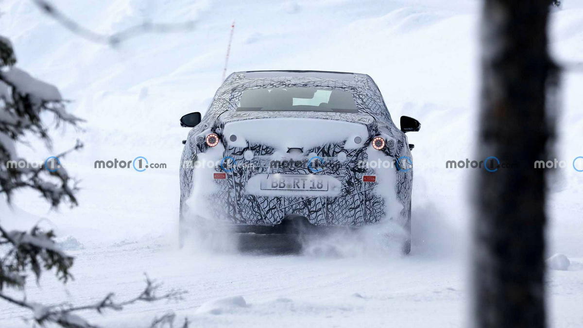 mercedes-eqa-sedan-spy-photo (6).jpg