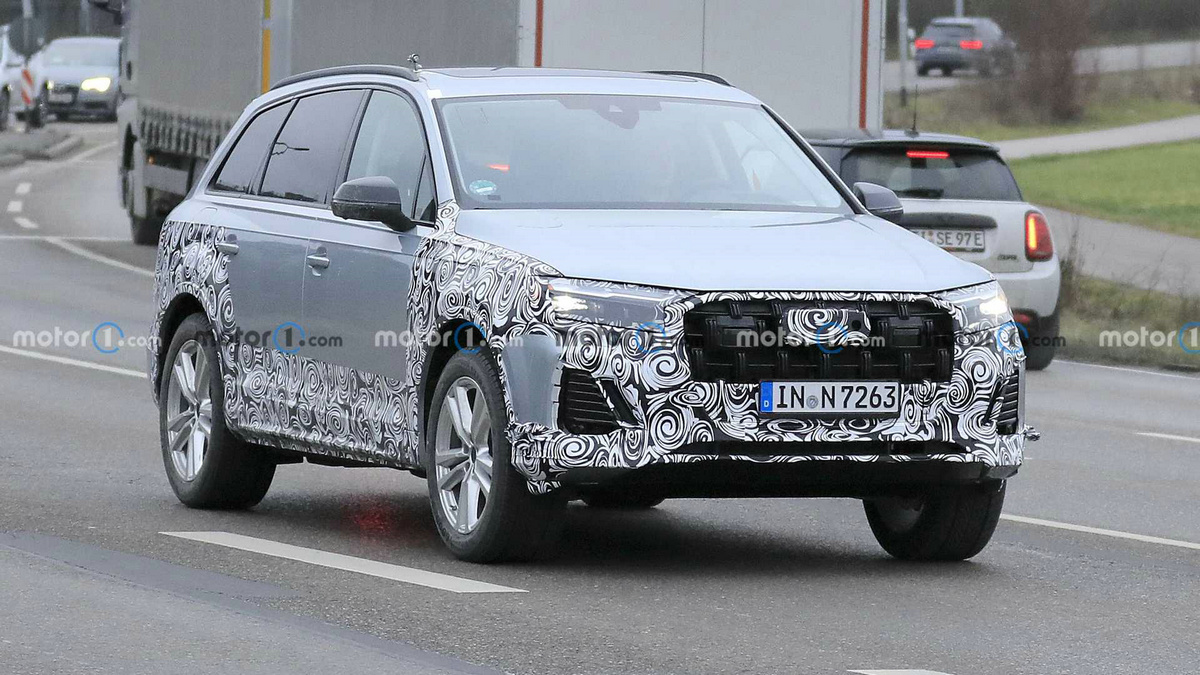 audi-q7-second-facelift-spy-photo.jpg