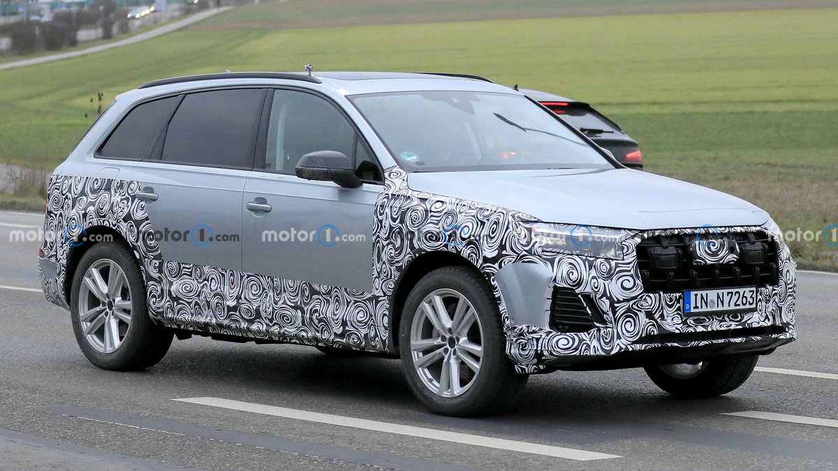 audi-q7-second-facelift-spy-photo (1).jpg