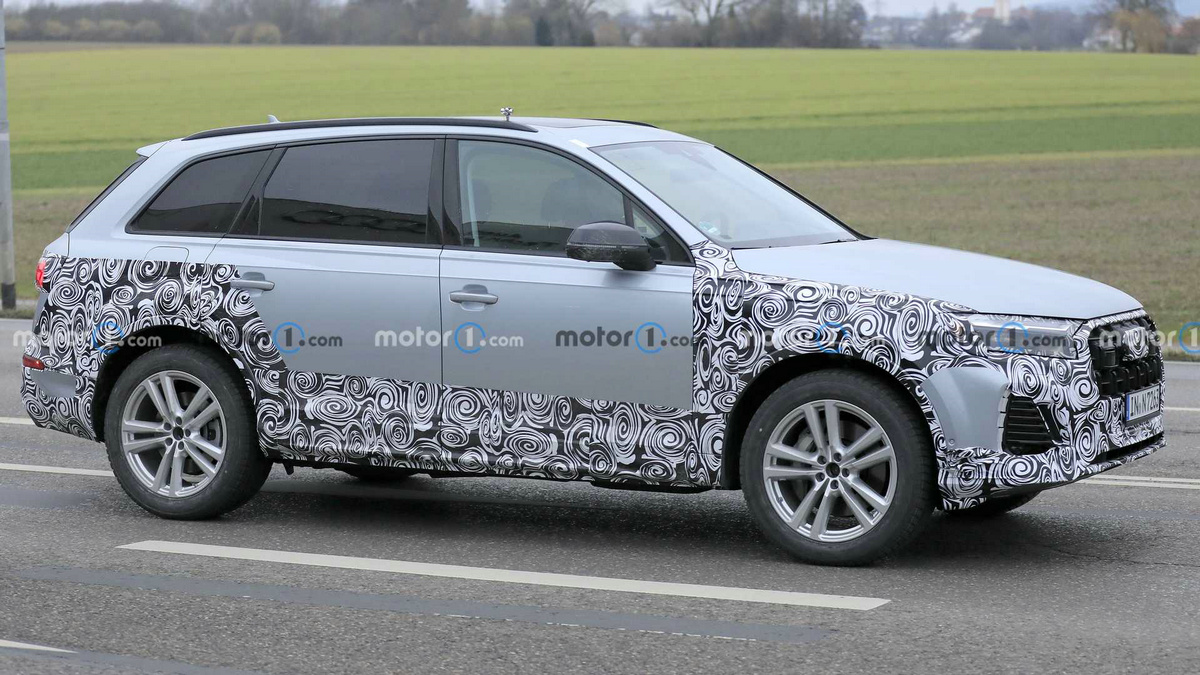 audi-q7-second-facelift-spy-photo (2).jpg