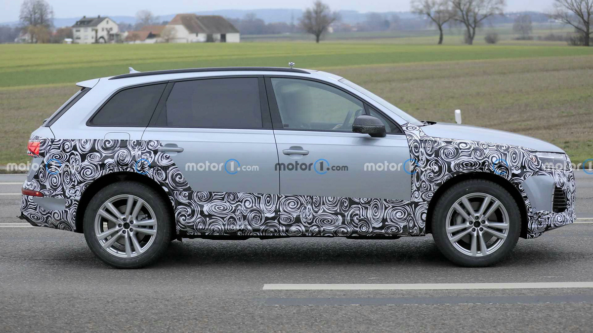 audi-q7-second-facelift-spy-photo (3).jpg
