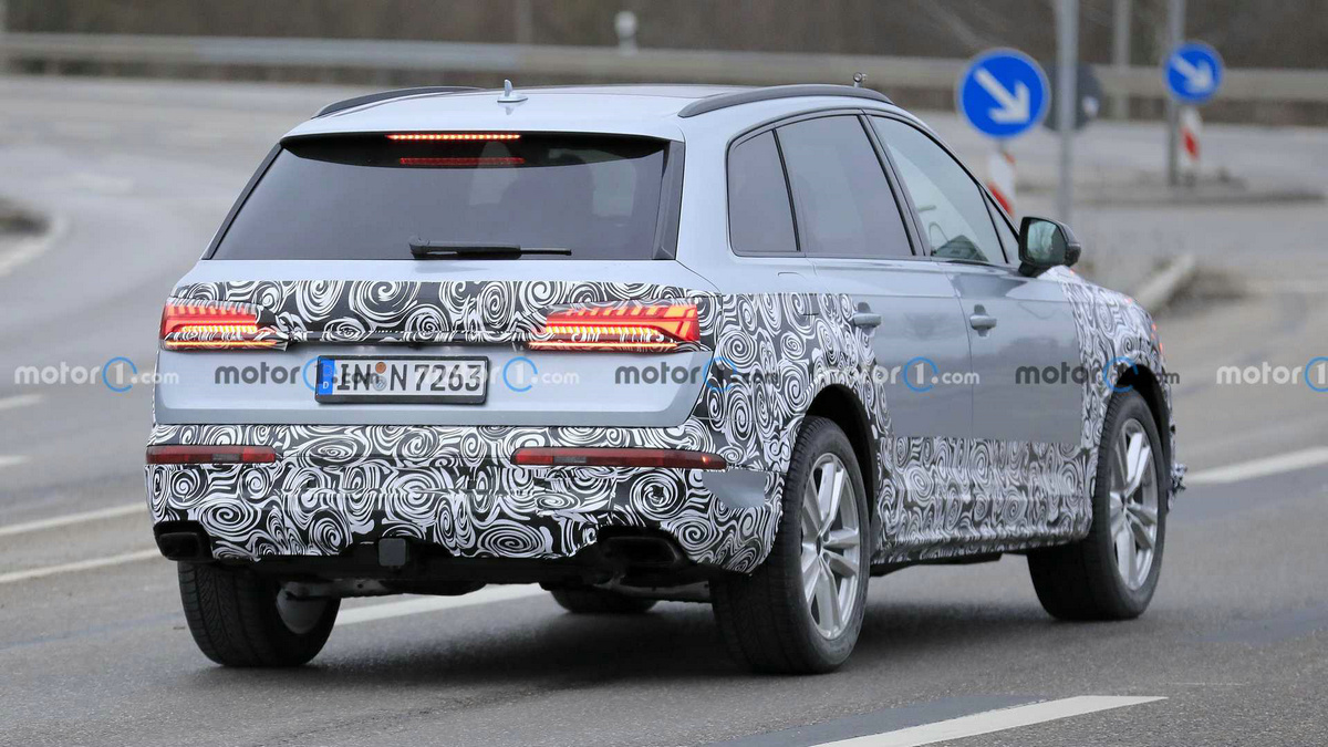 audi-q7-second-facelift-spy-photo (5).jpg