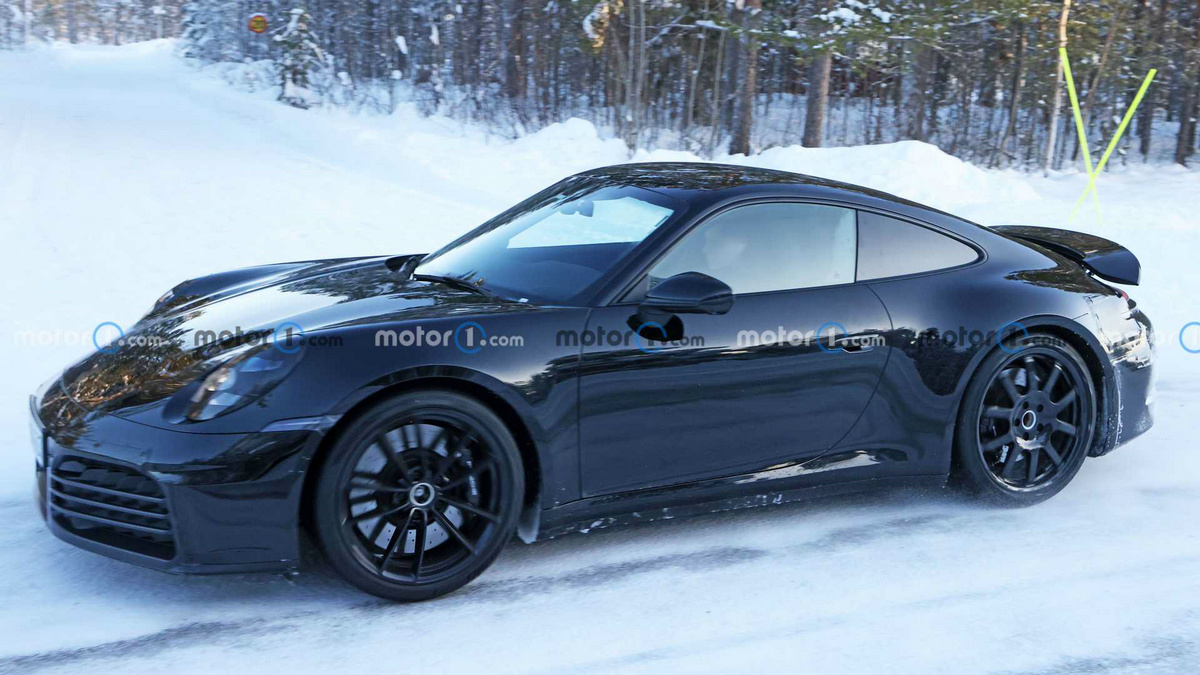 porsche-911-coupe-facelift-spy-photo (3).jpg