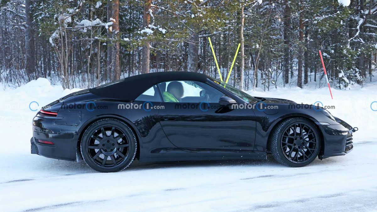 porsche-911-convertible-facelift-spy-photo (2).jpg