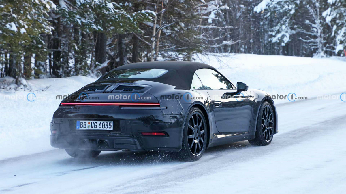 porsche-911-convertible-facelift-spy-photo (3).jpg