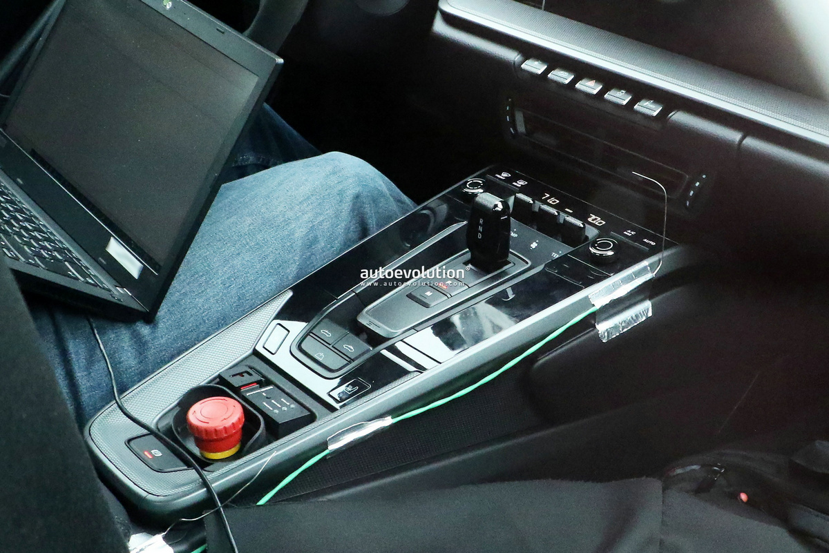 aint-no-check-engine-light-going-to-stop-the-2024-porsche-911-facelift-from-testing_26.jpg