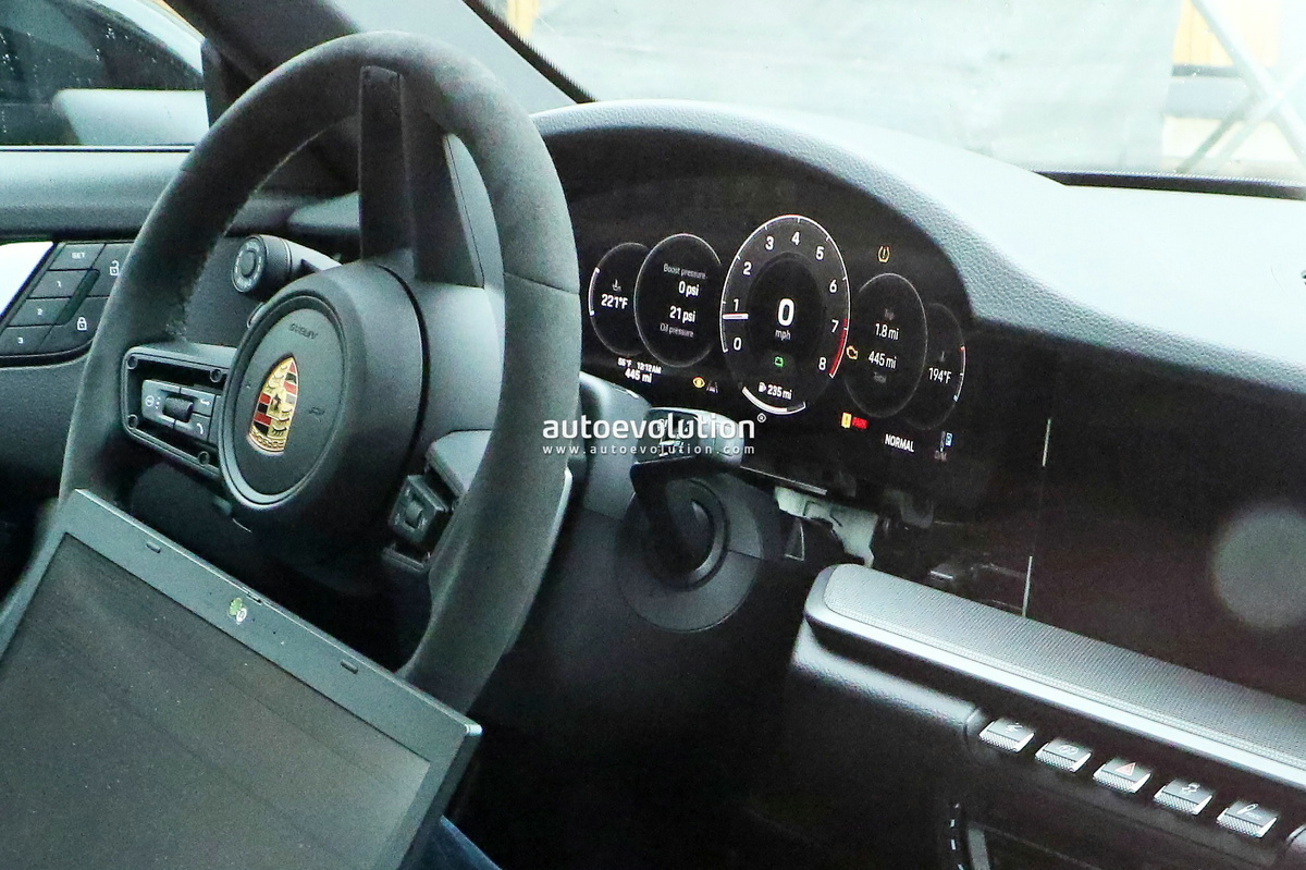 aint-no-check-engine-light-going-to-stop-the-2024-porsche-911-facelift-from-testing_25.jpg