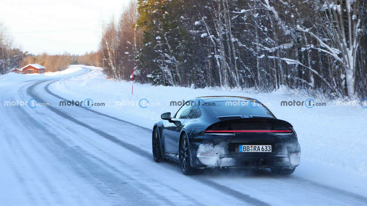 porsche-911-coupe-facelift-spy-photo (5).jpg