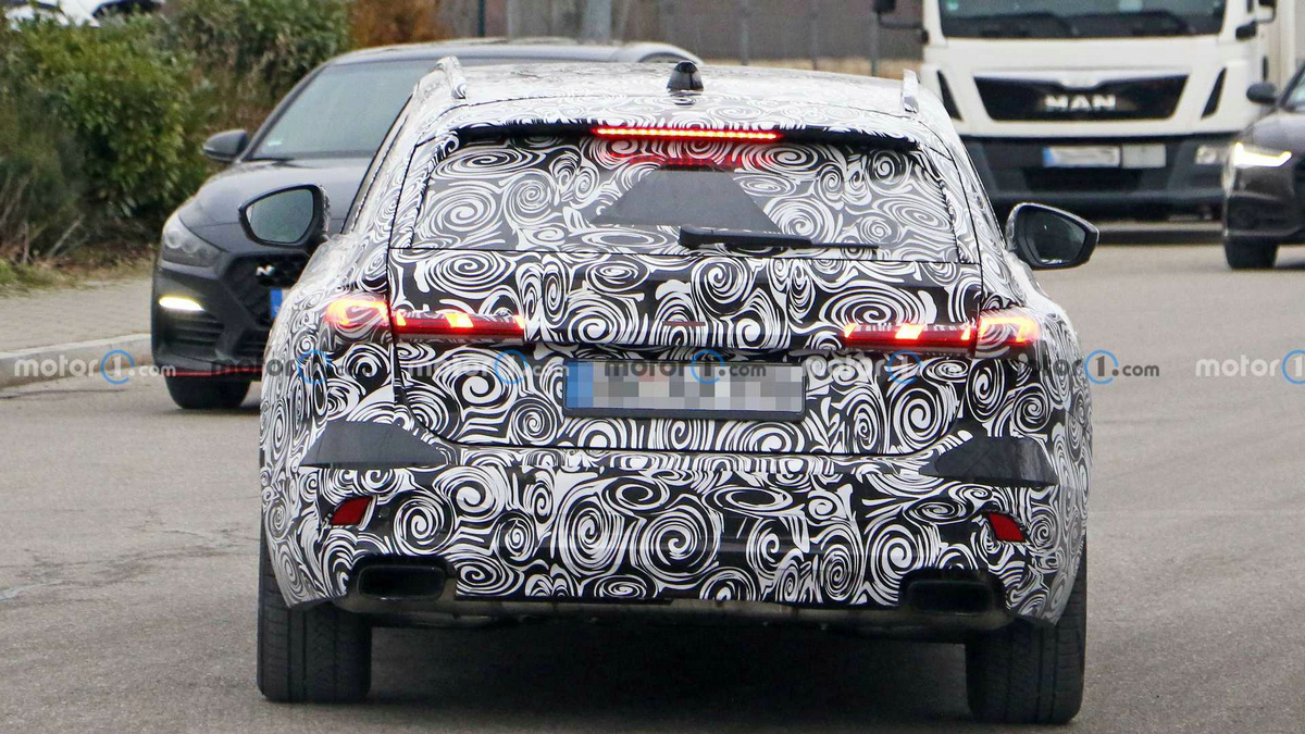 2024-audi-a4-avant-rear-view-spy-photo (1).jpg
