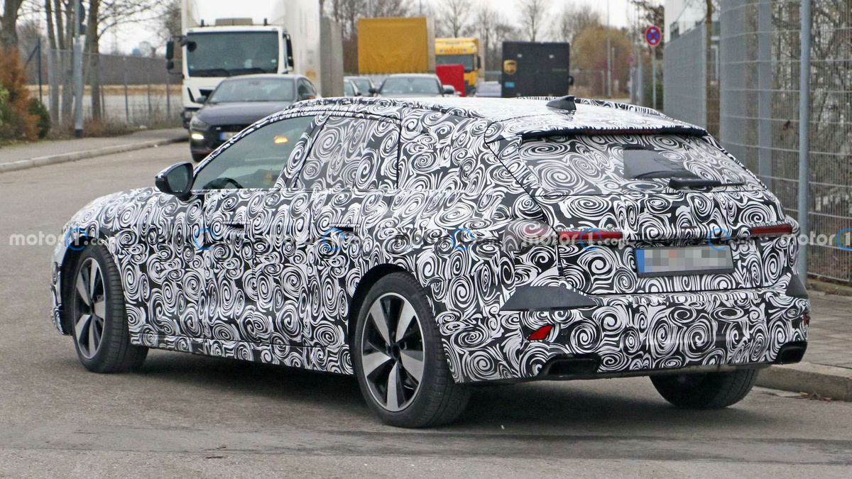 2024-audi-a4-avant-rear-view-spy-photo.jpg