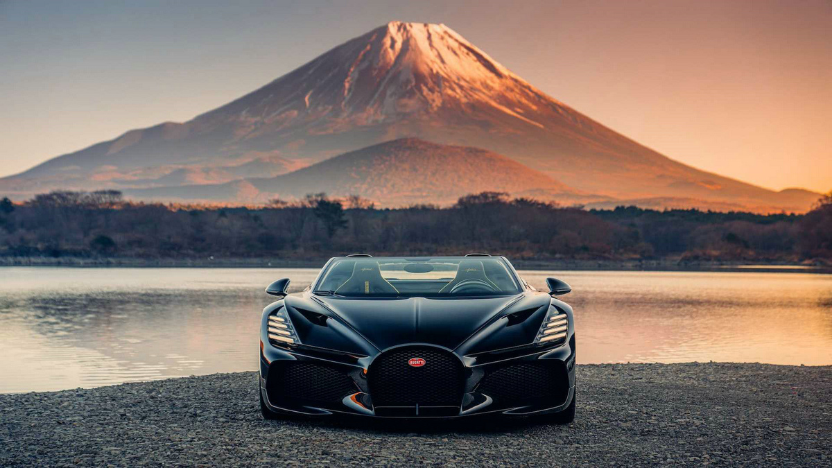 bugatti-w16-mistral-roadster-in-tokyo-japan (1).jpg