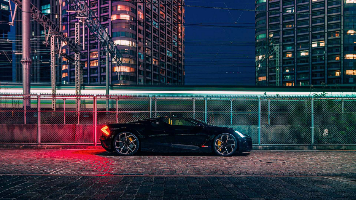 bugatti-w16-mistral-roadster-in-tokyo-japan (13).jpg