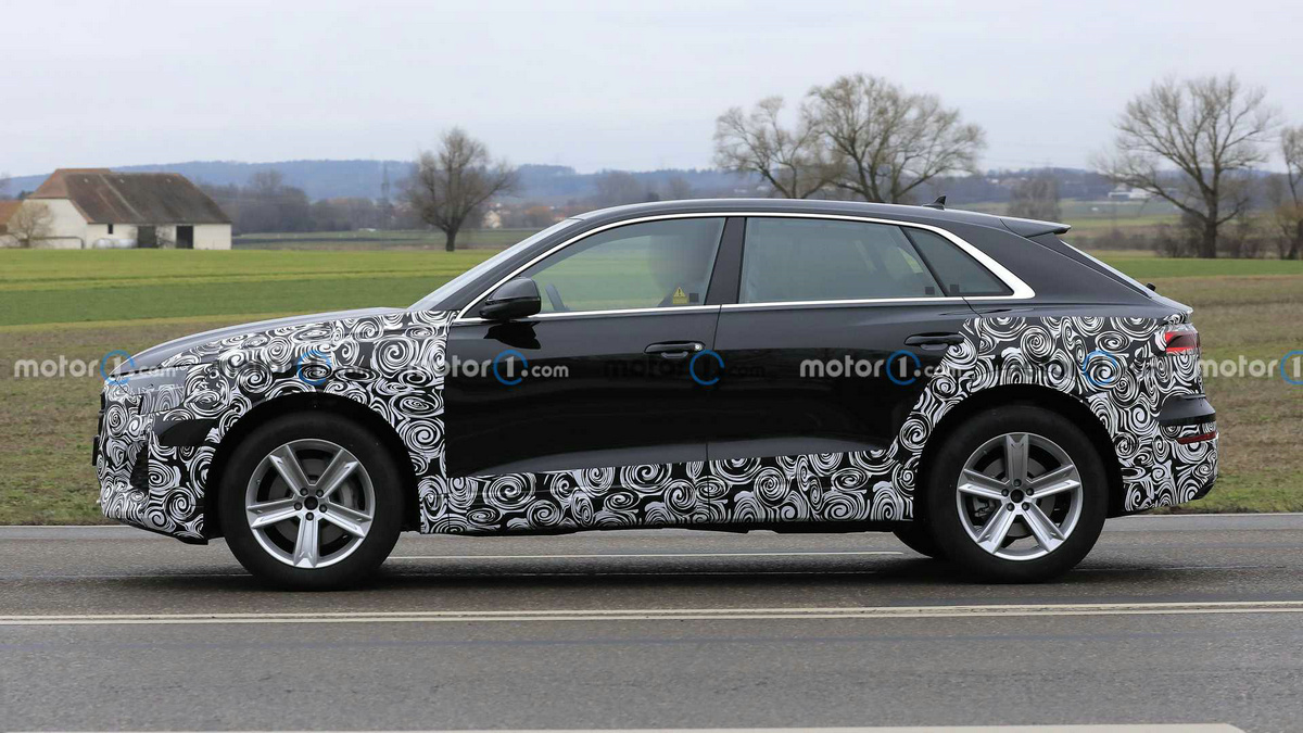 audi-q8-facelift-new-spy-photo (2).jpg