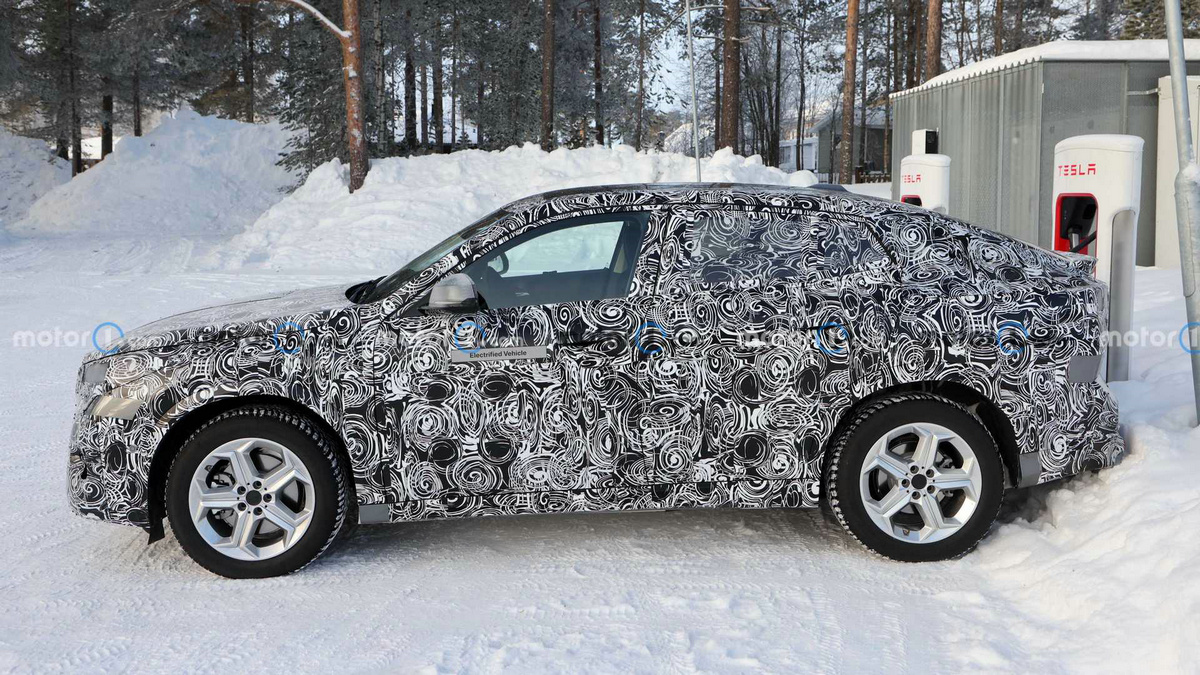 next-gen-bmw-ix2-spied (4).jpg