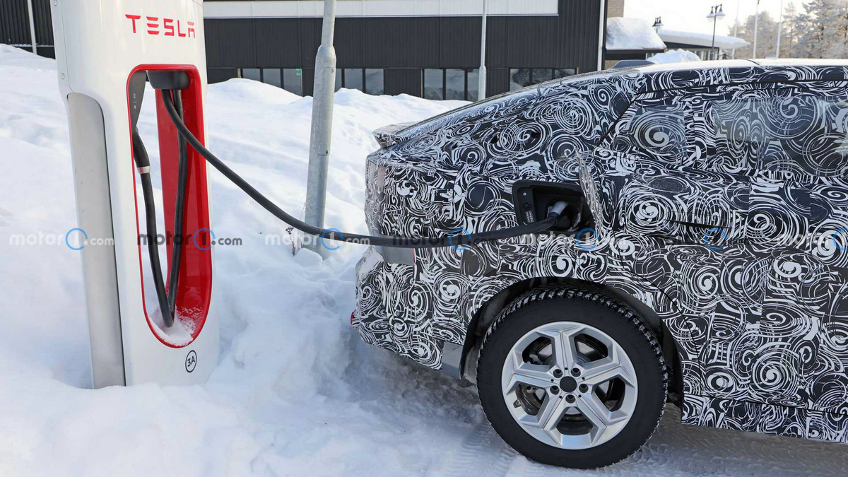 next-gen-bmw-ix2-spied (3).jpg