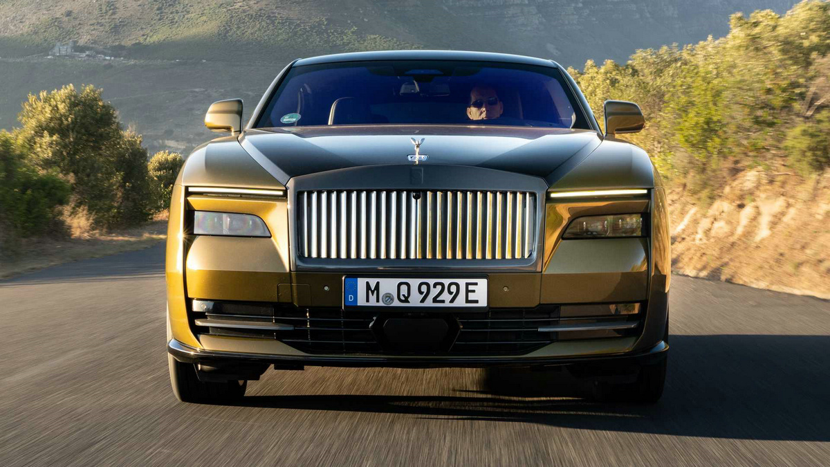rolls-royce-spectre-hot-weather-testing (4).jpg