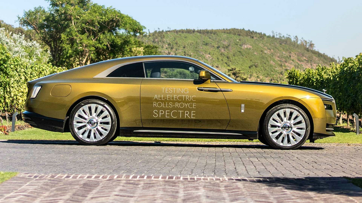 rolls-royce-spectre-hot-weather-testing (5).jpg