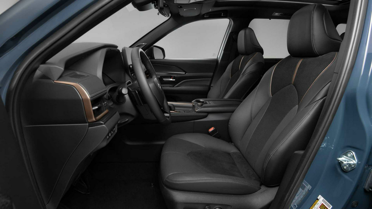 2024-toyota-grand-highlander-interior (2).jpg