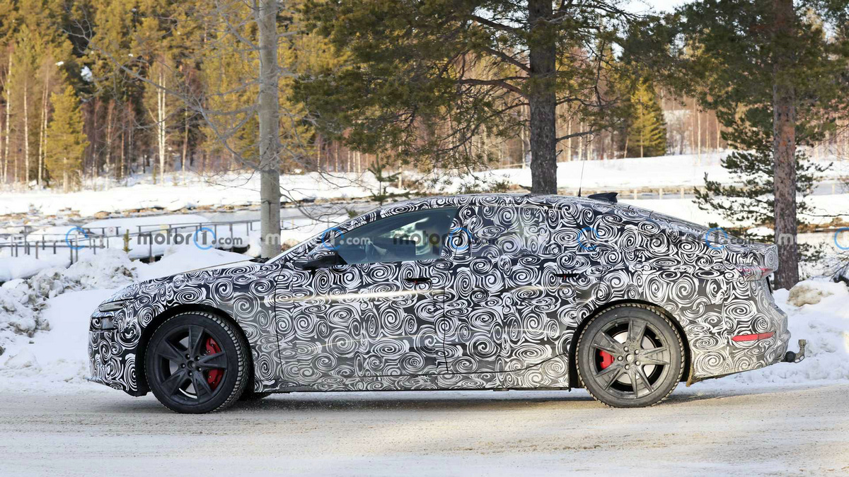 audi-rs6-e-tron-spy-photos (3).jpg