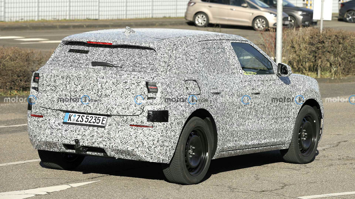 ford-electric-crossover-spy-photos (5).jpg