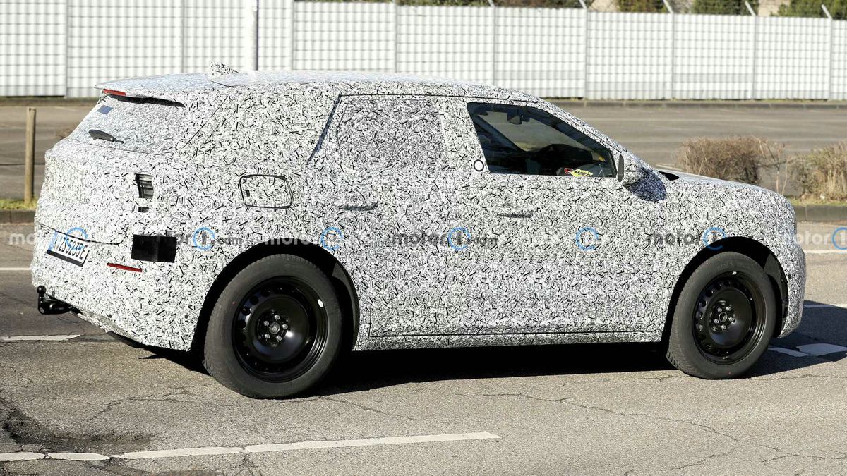 ford-electric-crossover-spy-photos (4).jpg