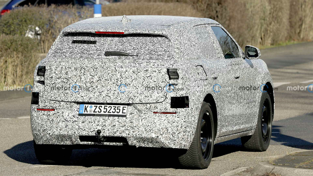 ford-electric-crossover-spy-photos (6).jpg