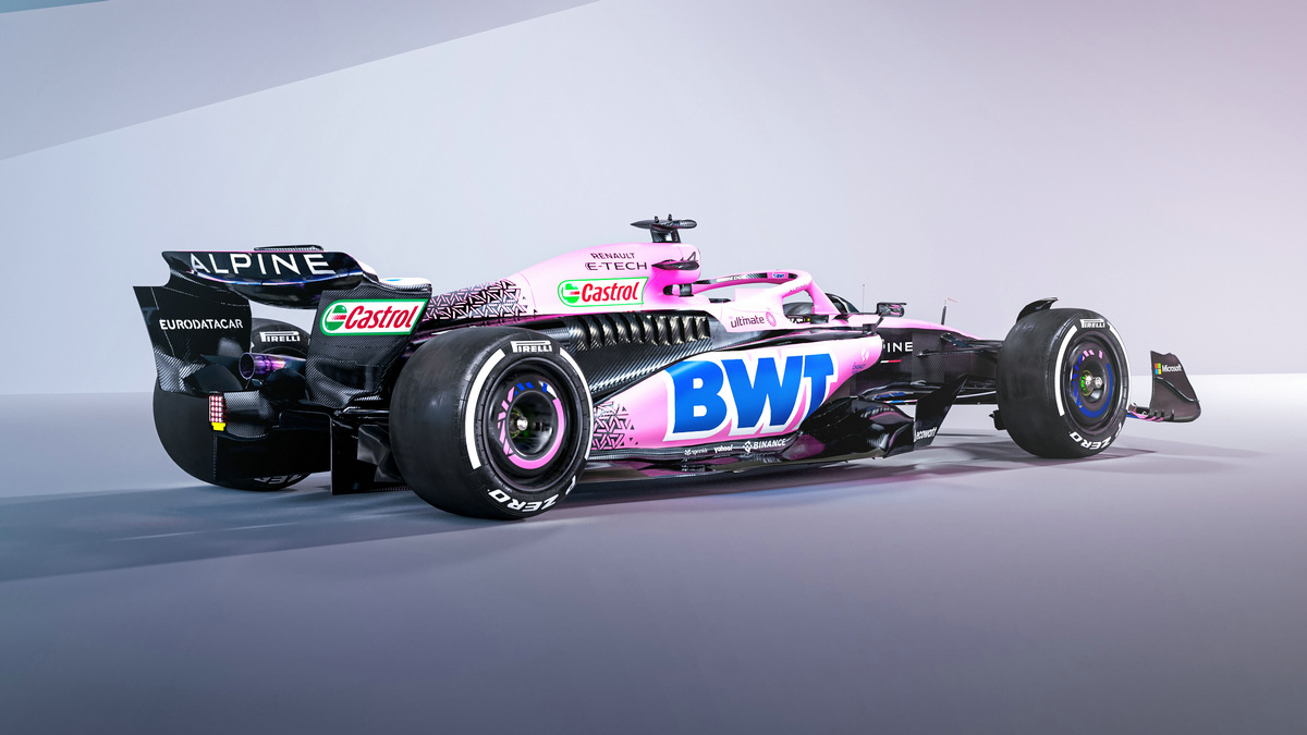 A523 White Studio Pink 02.jpg