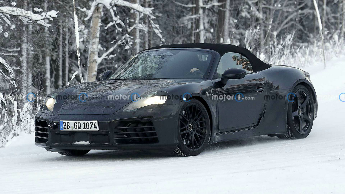 2025-porsche-718-boxster-ev-spy-photo-near-the-arctic-circle (1).jpg