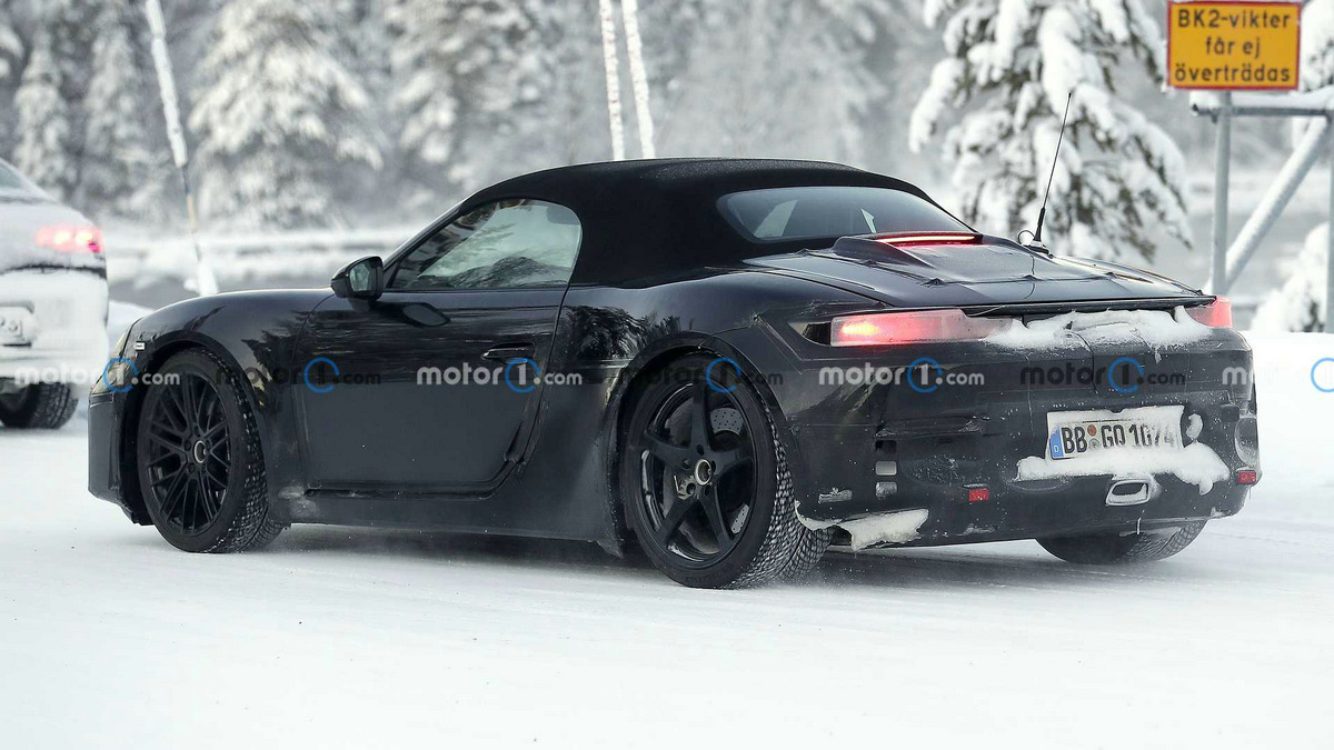2025-porsche-718-boxster-ev-spy-photo-near-the-arctic-circle (3).jpg