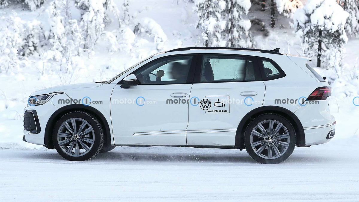 2024-vw-tiguan-new-spy-photo (2).jpg