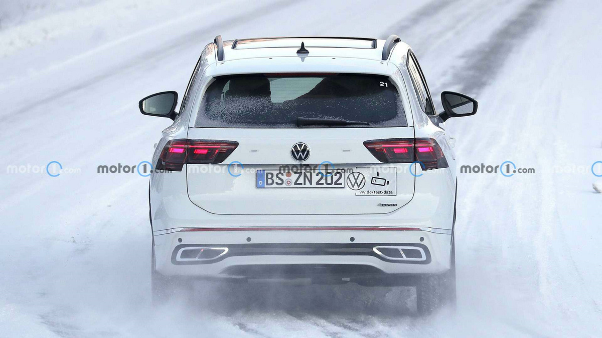 2024-vw-tiguan-new-spy-photo (5).jpg