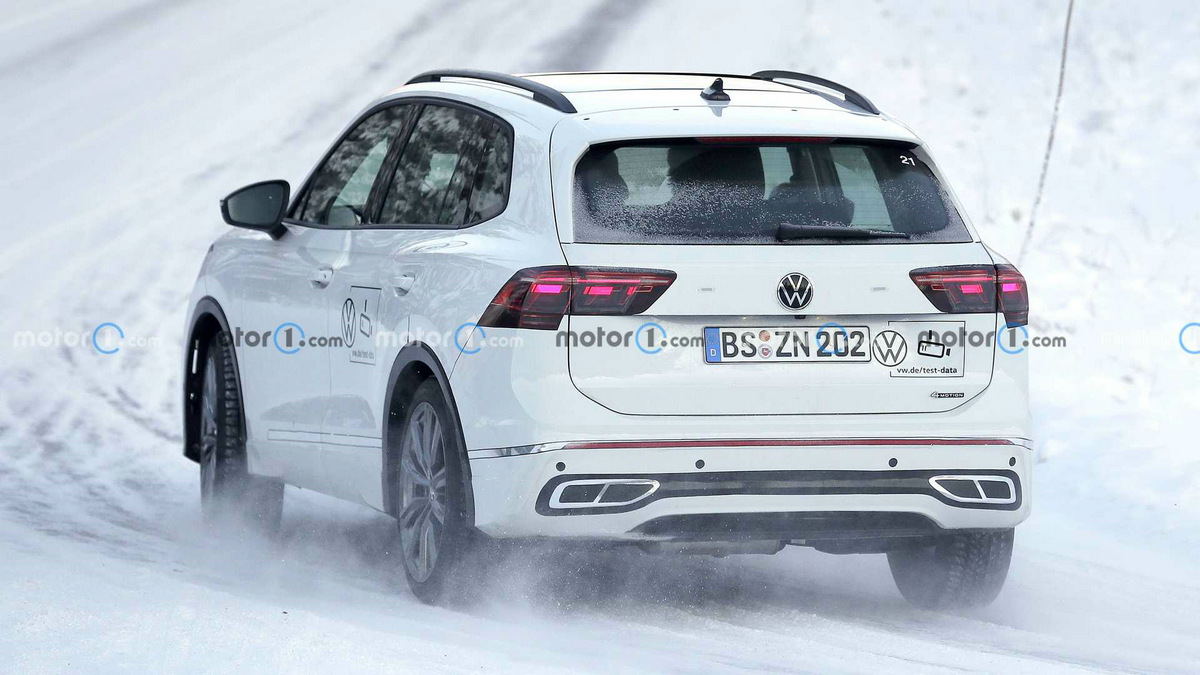 2024-vw-tiguan-new-spy-photo (4).jpg