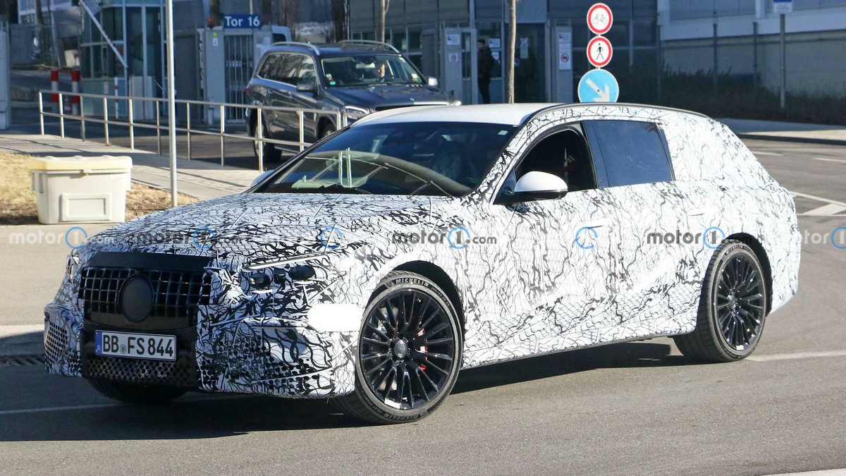 mercedes-amg-e53-wagon-spy-photos (1).jpg
