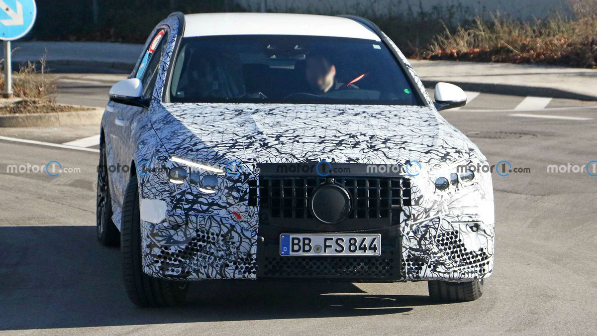 mercedes-amg-e53-wagon-spy-photos.jpg