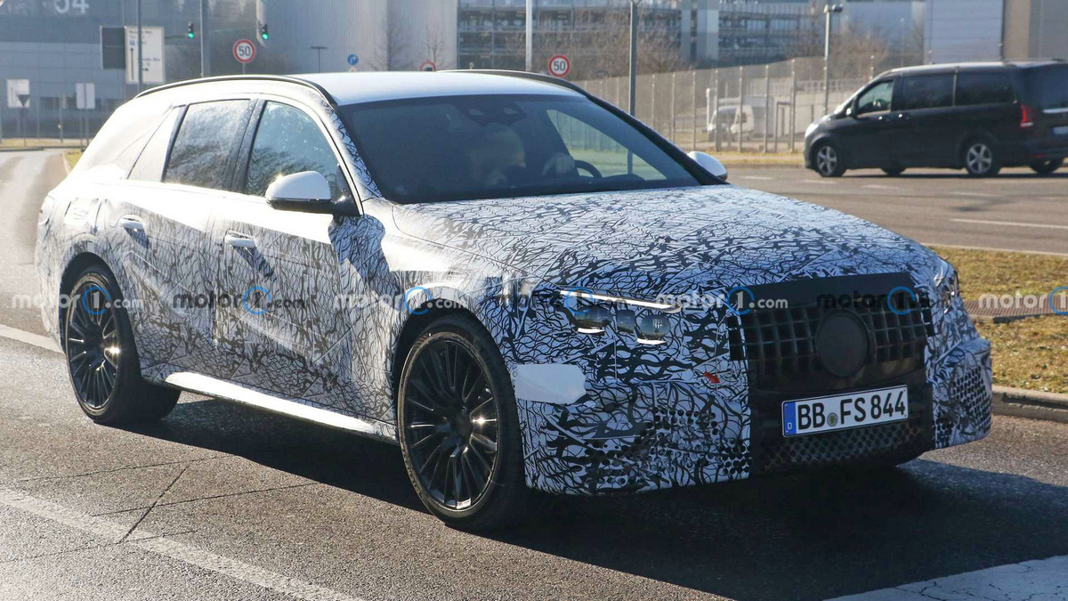 mercedes-amg-e53-wagon-spy-photos (5).jpg