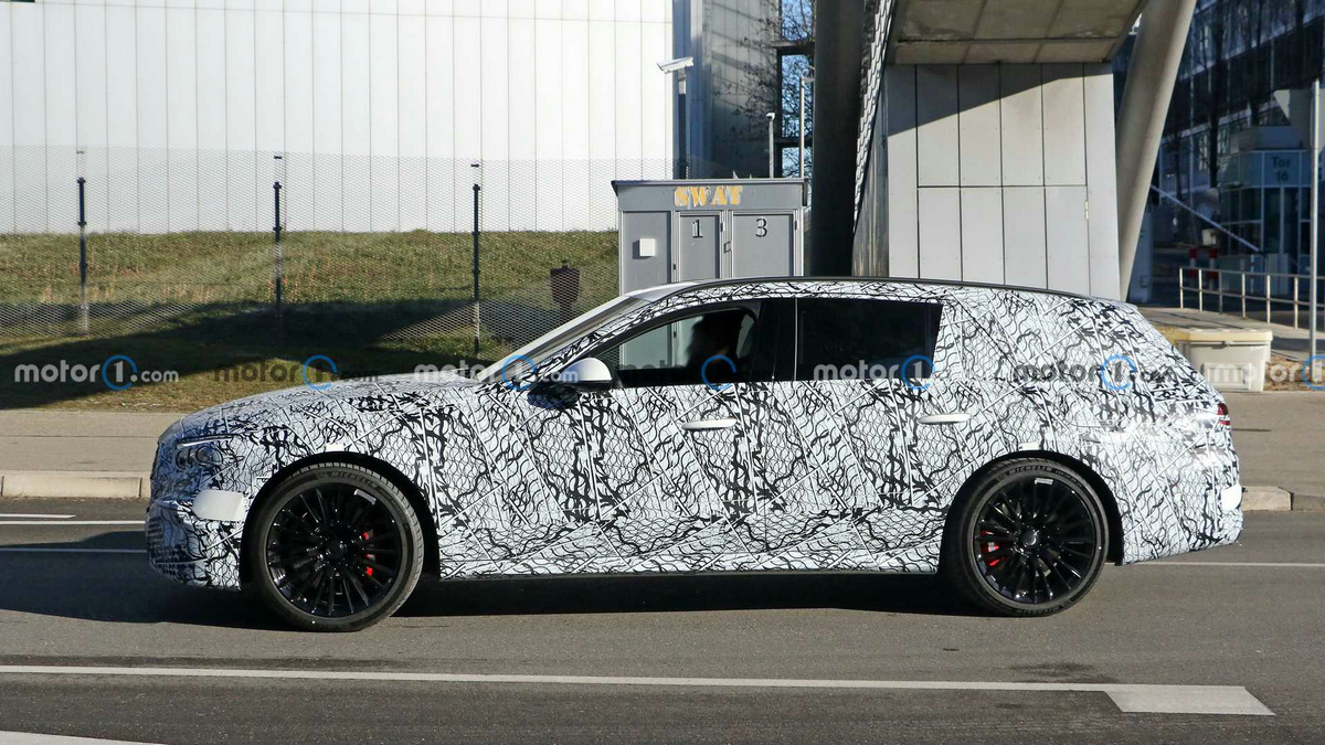 mercedes-amg-e53-wagon-spy-photos (2).jpg
