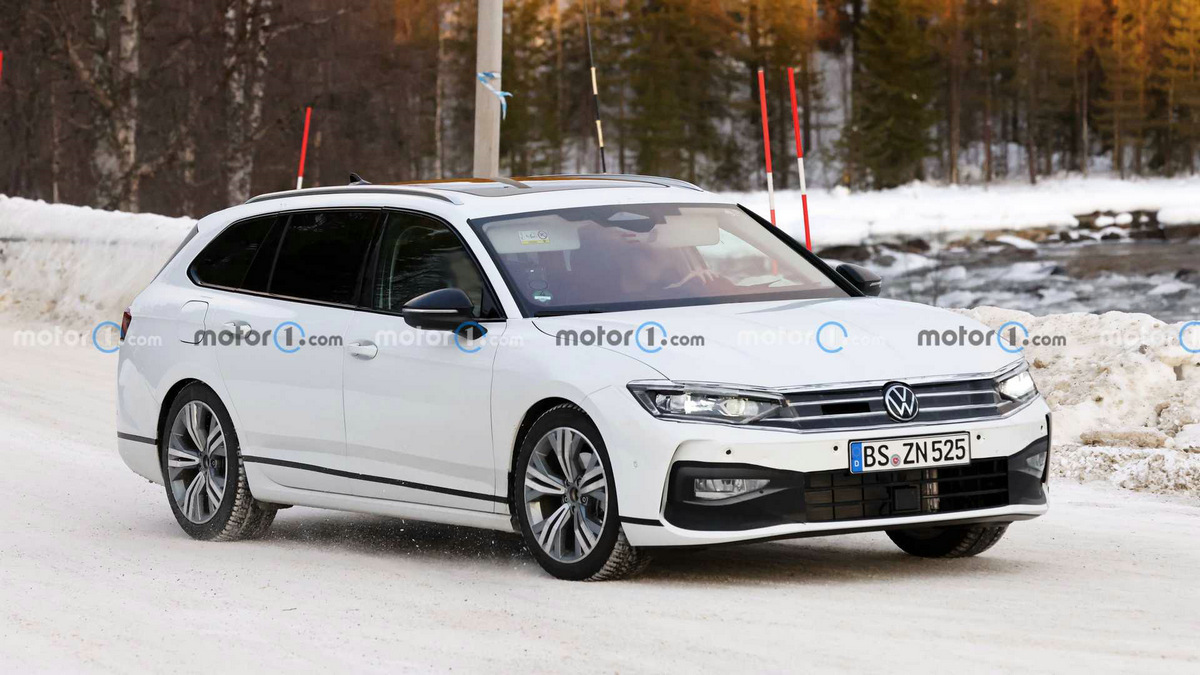 2024-volkswagen-passat-wagon-front-view-spy-photo (1).jpg