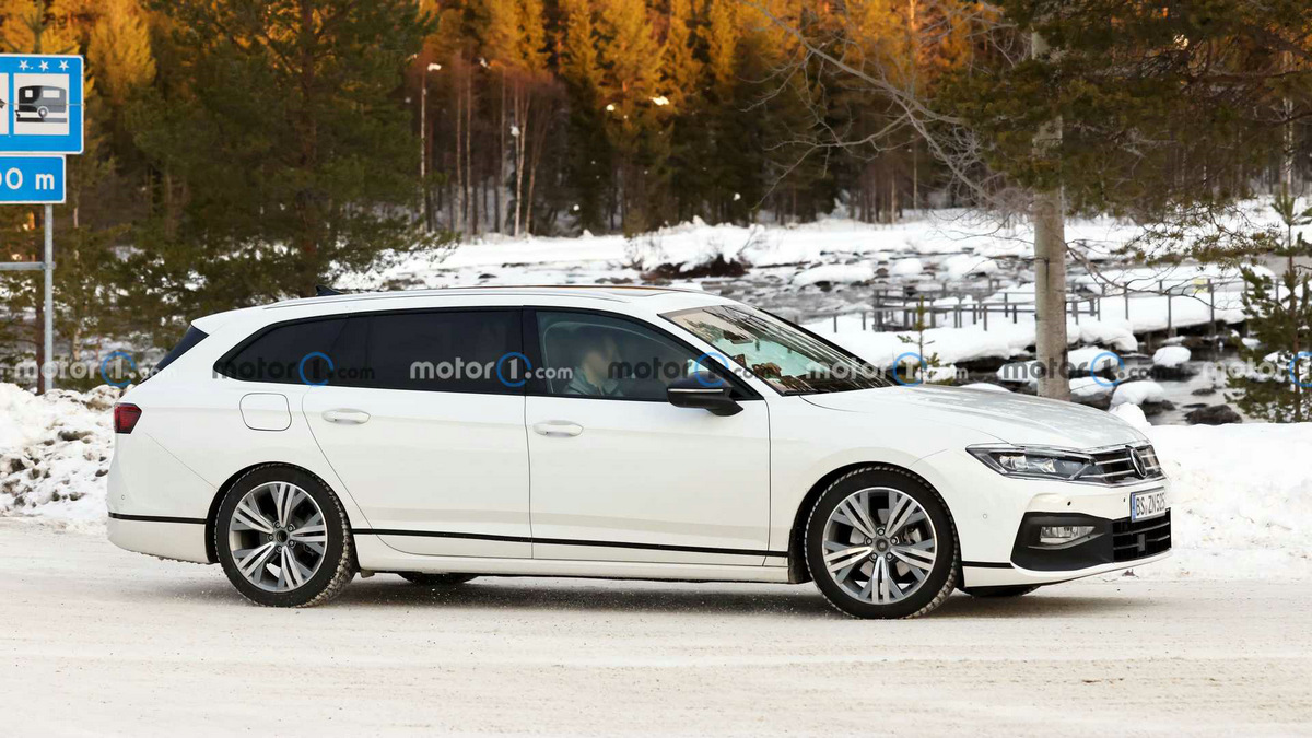 2024-volkswagen-passat-wagon-side-view-spy-photo.jpg