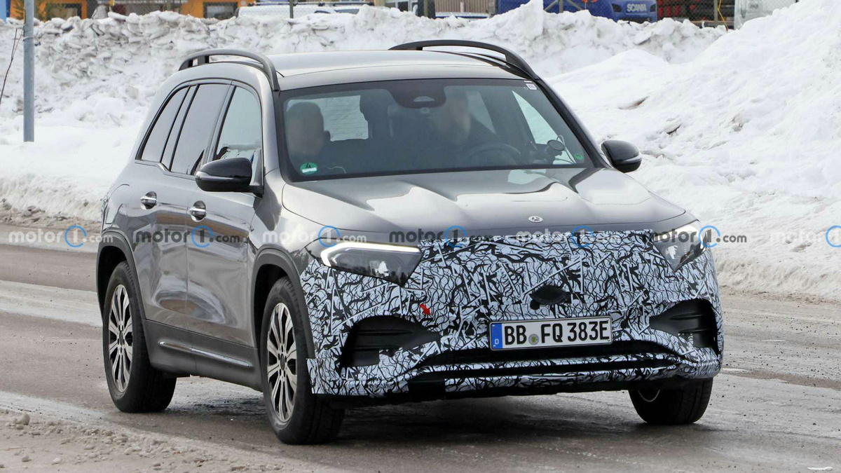 2024-mercedes-benz-eqb-spy-photos (2).jpg