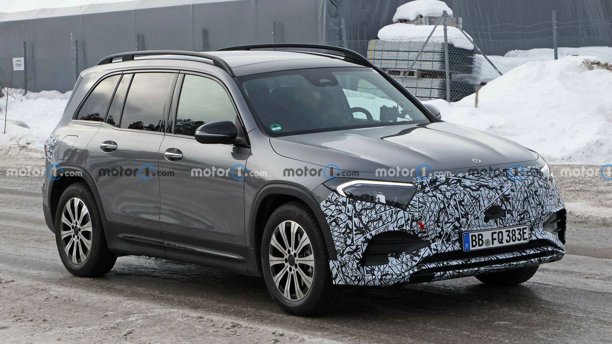 2024-mercedes-benz-eqb-spy-photos (3).jpg