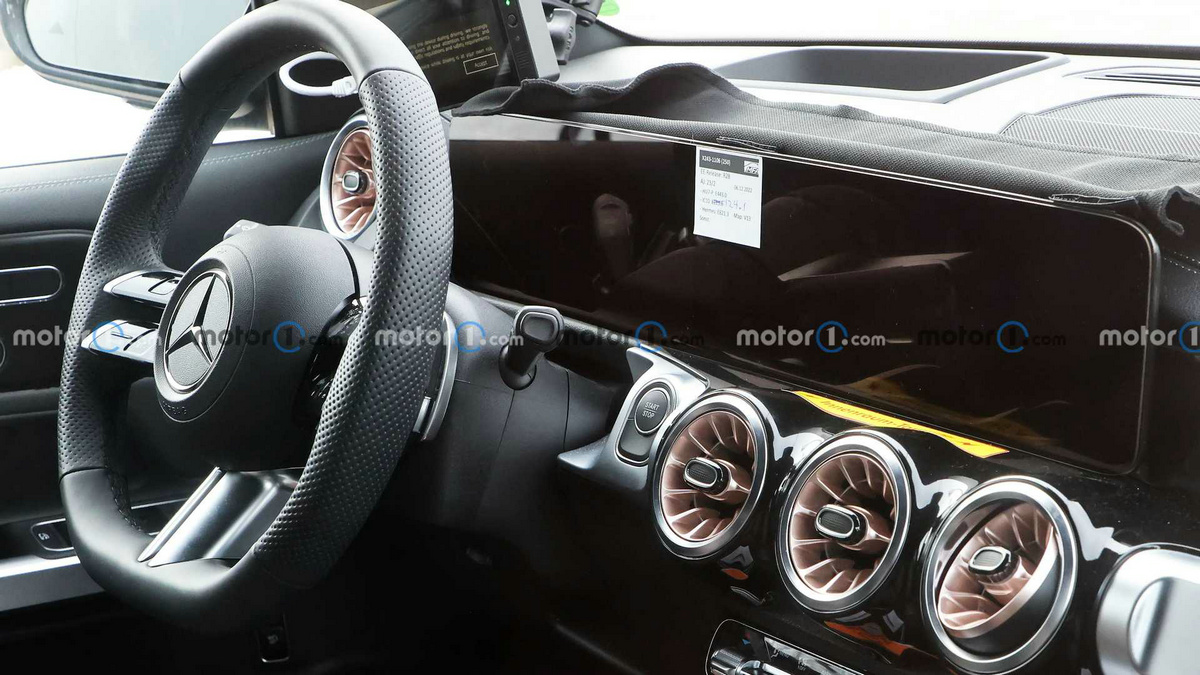 2024-mercedes-benz-eqb-spy-photos.jpg