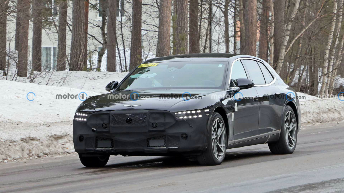 genesis-g90-with-lidar-spy-photo (1).jpg