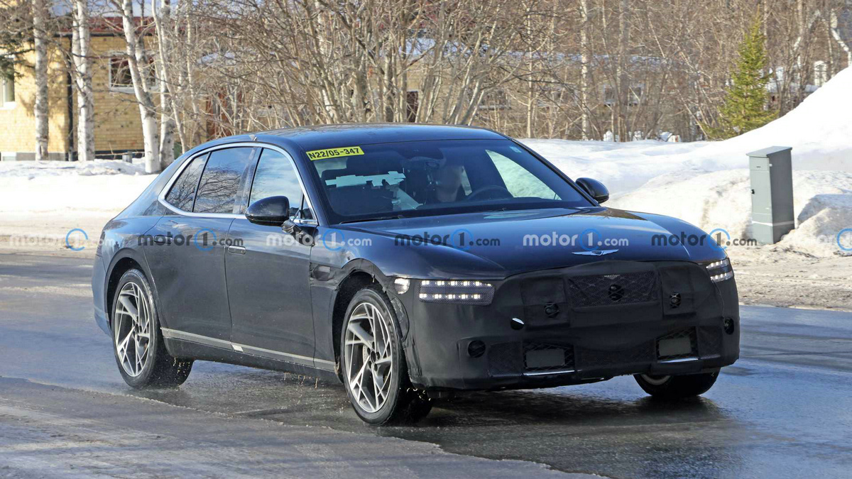 genesis-g90-with-lidar-spy-photo.jpg
